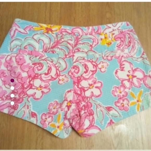 Lilly Pulitzer Pants - Lilly Pulitzer 00 shorts floral preppy Coastal Girlie